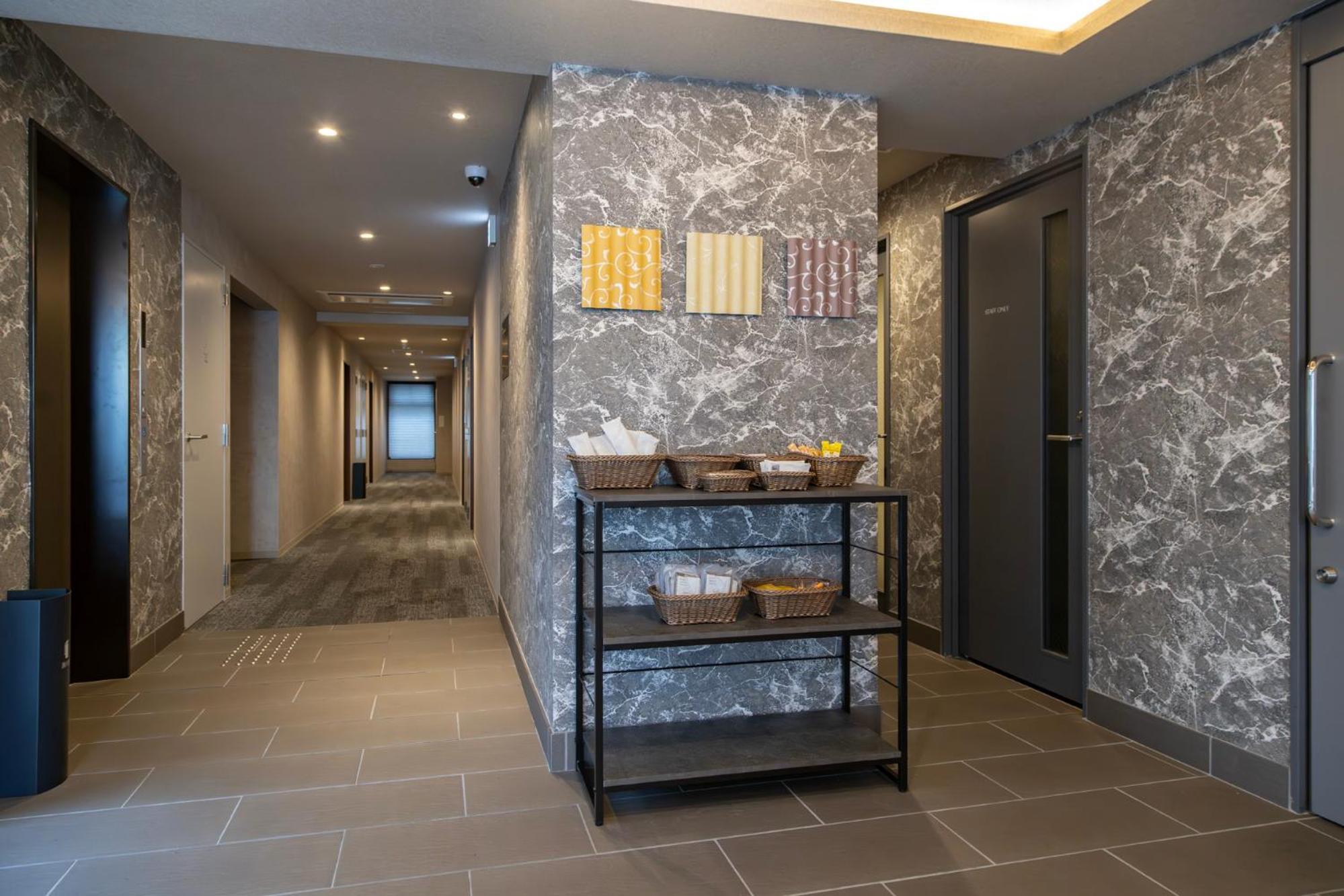 Hotel Madoka Station West 3*